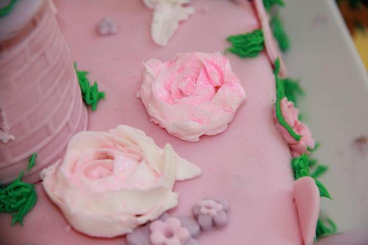 FAIRE DES ROSES EN CREME Rose_en_creme_au_beurre_001