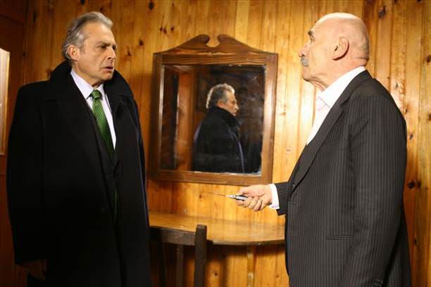 Ezel - serial turcesc difuzat pe  ATV  TR - Pagina 24 Ezel_46_bolum_3_d