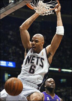 Suite d'imag numerot Koszykowka_kenyon-martin_new_jersey_nets_slum-dunk