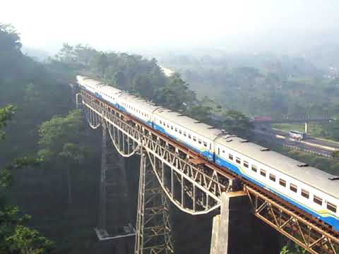 PT Kereta Api Hapus Kereta Parahyangan 0