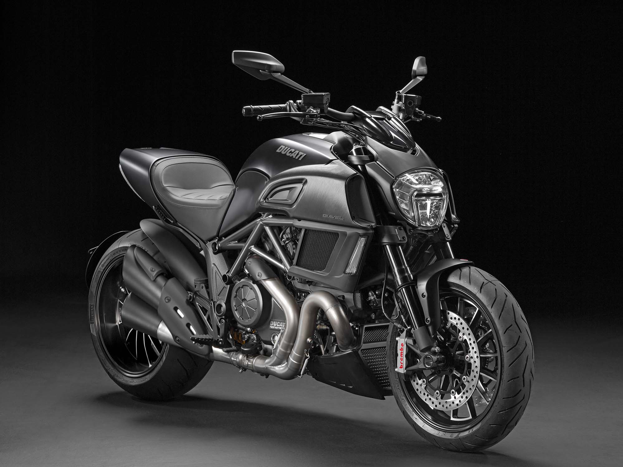 M1200 ou M1100 evo 2014-Ducati-Diavel-Carbon-07