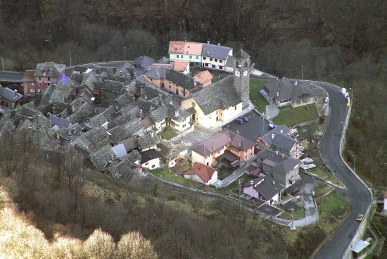 Viganella القرية الايطالية التي أقامت شمسها الاصطناعية - Viganella the Italian Village has Artificial Sun Viganella-town