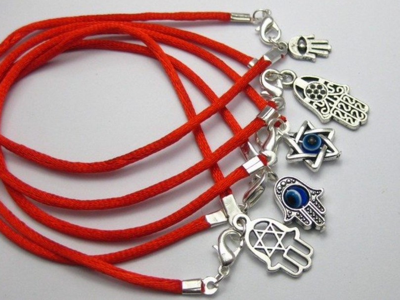 ماهو سر الخيط الأحمر على المعصم ؟ اليهود.  50Pcs-Fashion-Vintage-Silver-Mixed-font-b-Kabbalah-b-font-Hand-Charms-font-b-Red-b