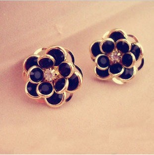  اكسسوارات جنان  2013-New-Fashion-Classic-Black-Flower-Shaped-Metal-Stud-Earring-with-Austrian-Artificial-Diamond-For-Women