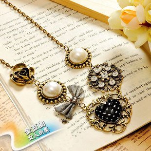 قلادات Necklaces 427167983_082