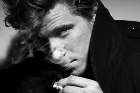 Paparazzi!! - Página 6 Garrett-Hedlund-on-Paparazzi-Video-I-m-Smoking-but-It-s-Not-Weed-2