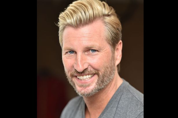 Apuestas por el Proximo Bond - Página 3 Robbie-Savage-haircut-5