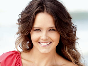 Solicitud de Carnets - Página 2 Soaps_home_away_rebecca_breeds_02