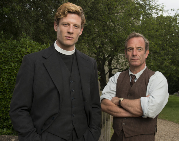 norton - James Norton, un acteur "classique" audacieux - Page 2 Uktv-grantchester-james-norton-episode-one-2