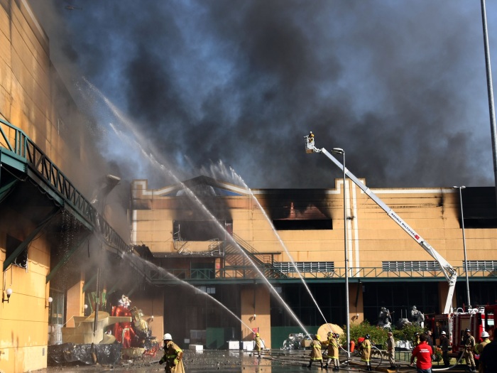 Incêndio atinge a Cidade do Samba no Rio INCENDIO_AGENCIAESTADO_700