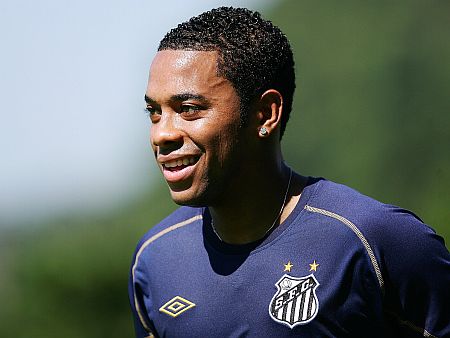 Morre aos 19 anos de idade, o craque do santos, Neymar. Robinho-santos-treino-450-020210