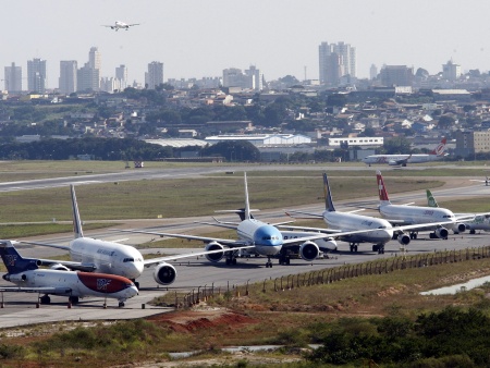 [Brasil] Acidentes aéreos batem recorde e crescimento dos voos preocupa Aeroporto-guarulhos-avioes-hg-20110414