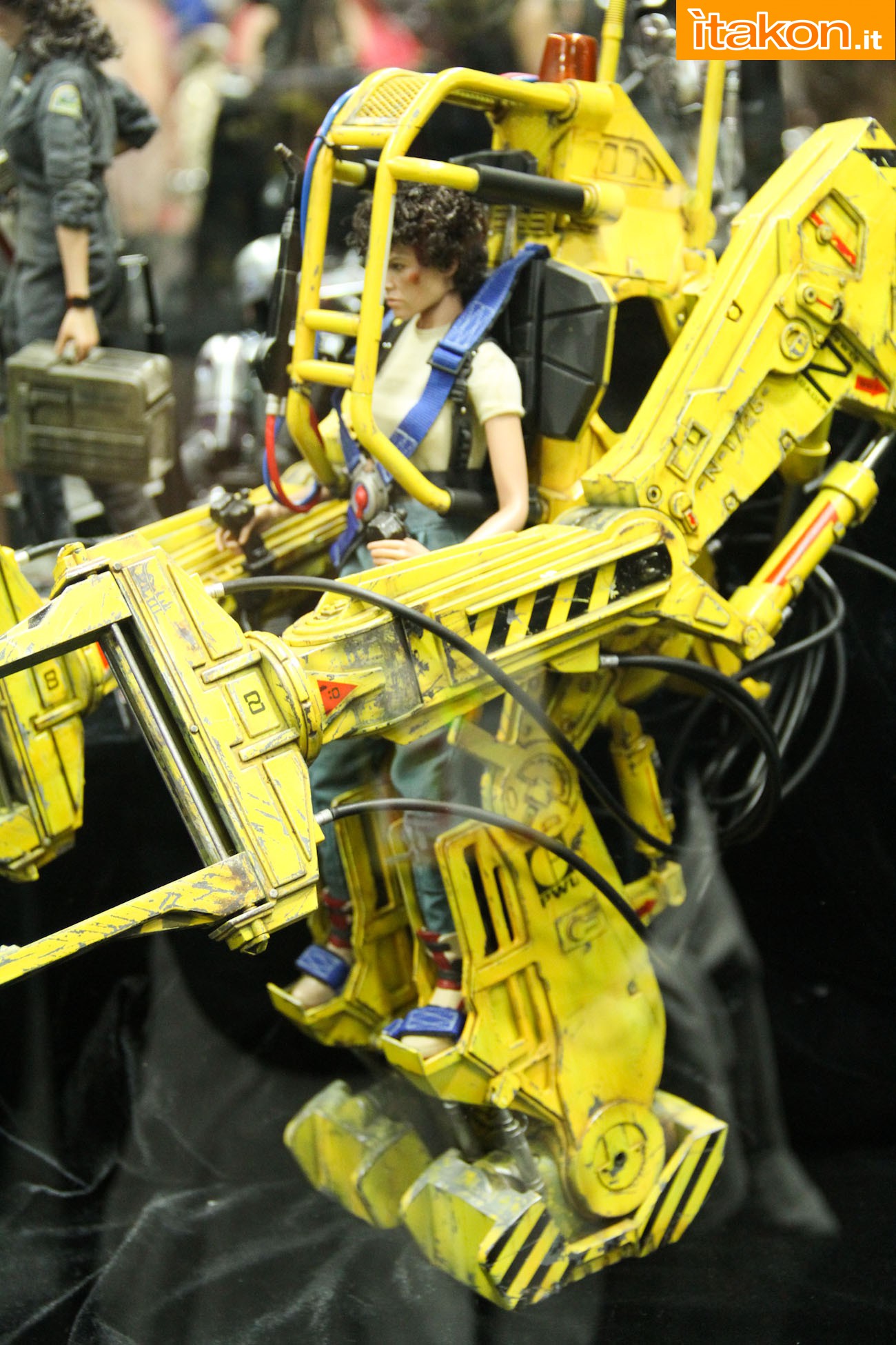 ALIENS - POWER LOADER ELLEN RIPLEY (MMS ???) Sdcc2014-hot-toys-booth-49