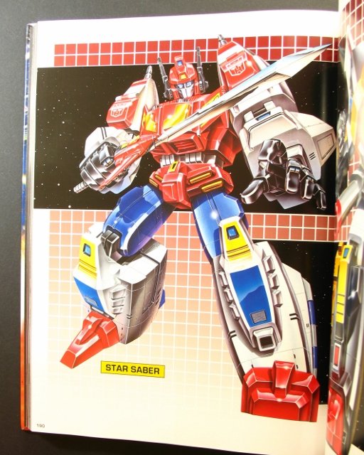 Livres Transformers — Vous Êtes le Héros, The Ark Vol 1-2 (Dessins), Vault (Archives d'Hasbro), Legacy (Arts d'Emballages), Guide (Jouets), etc - Page 2 Transformers-package-art-book-16