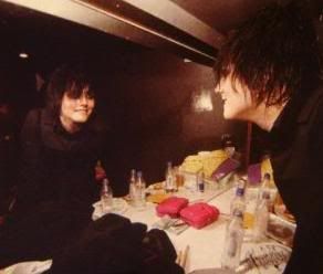 gerard way <3 - Sayfa 3 Gerard_in_mirror--large-msg-1170432