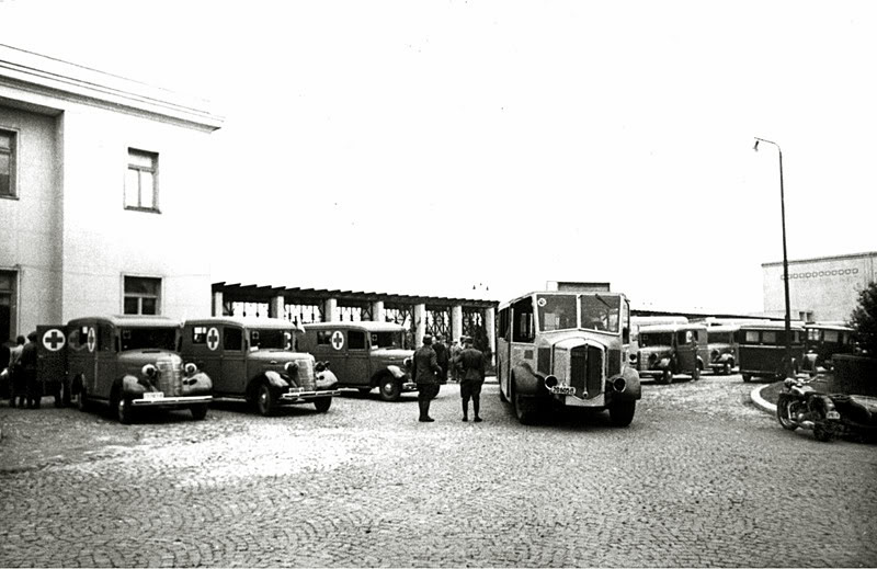 Bucuresti Baneasa, o istorie care incet, incet se uita Renault_tn_gara_baneasa_1943_8201