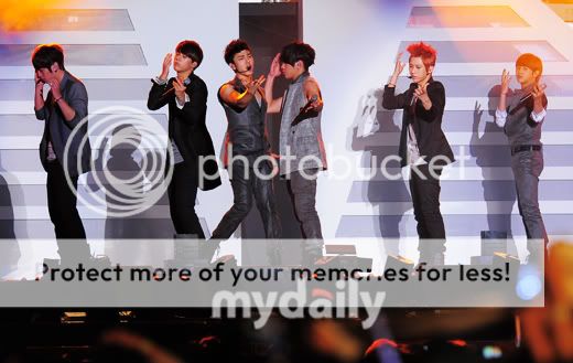 [29.05.11] BEAST en el Dream Concert 2011  201105282022211135_1