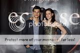 CAST: Kristen Stewart & Taylor Lautner bei dem Twilight Saga Eclipse Stockholm Photocall 21.6.2010 Th_57697_010rq_122_1186lo