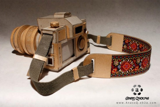 ألات تصوير حديثة و قديمة من الورق المقوى Cardboard-camera2_zpsf1149a58