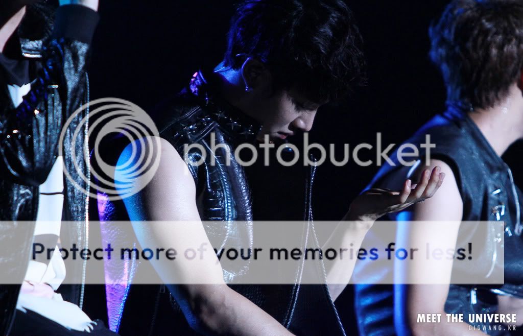 [PHOTOS][14.08.2011] Gikwang @ United Cube Concert {Updating..} B0058138_4e48ba76b3dc1