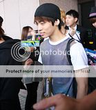 090919-20 SHINee @ Taiwan (Airport) Th_ar09