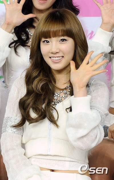 [12-8-10] [NEWS] Taeyeon được chọn là thành viên có giọng ca hay nhất trong các nhóm nhac  20100812_taeyeon