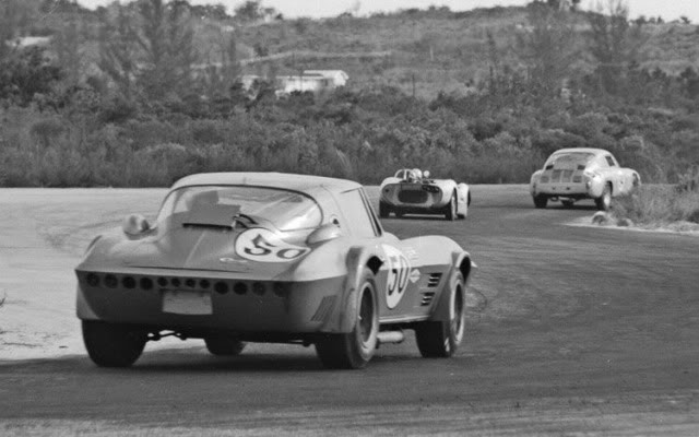 Chevrolet Corvette Grand Sport. Universal Hobbies. Juanh Racing Team 166 C1963-chevrolet-corvette-grand-sport-rear