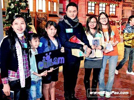 [13-12-2009] Promotes album "I AM CHILAM" : Plaza Hollywood  HK 1214C04-0