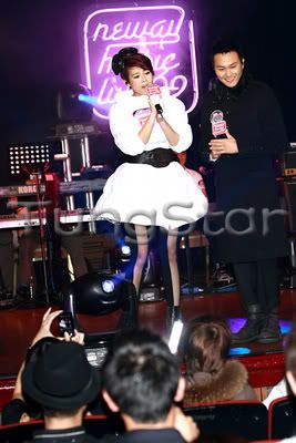 [13-12-2009] Guest for Myolie Wu's Mini concert : HK 41818823