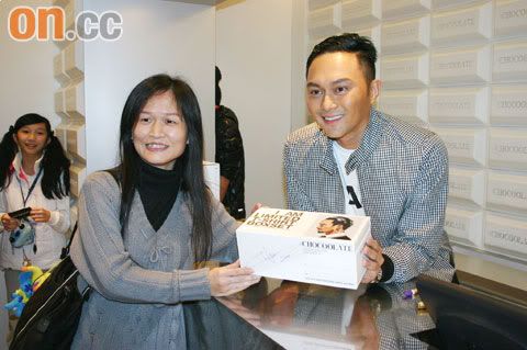 [04/02/2010] chocoolate x chilam charity autograph event  : HK EE04chilam-1