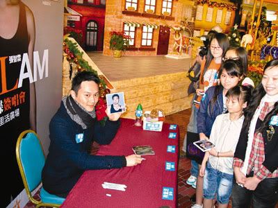 [13-12-2009] Promotes album "I AM CHILAM" : Plaza Hollywood  HK PH10