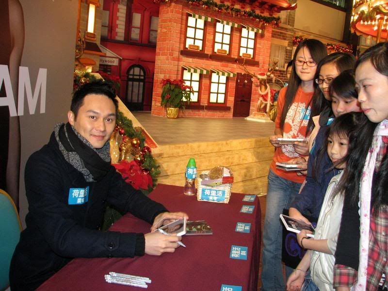 [13-12-2009] Promotes album "I AM CHILAM" : Plaza Hollywood  HK PH12