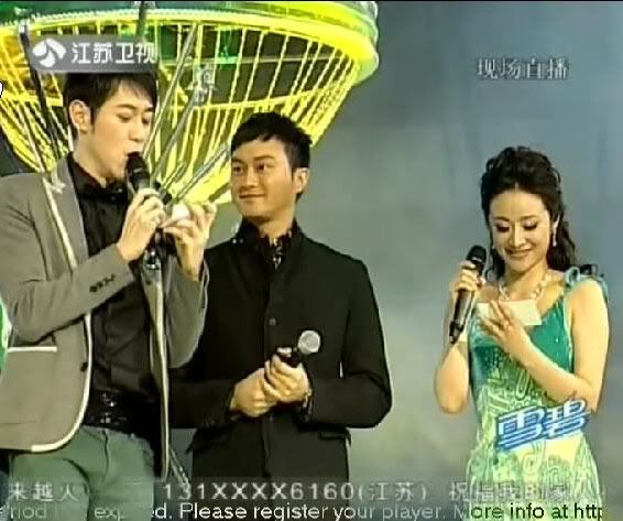 [28/02/2010] Chinese Original Music Billboard Awards ceremony : Shenzhen China Snap18