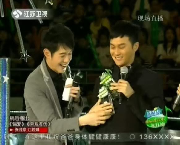 [28/02/2010] Chinese Original Music Billboard Awards ceremony : Shenzhen China Snap23