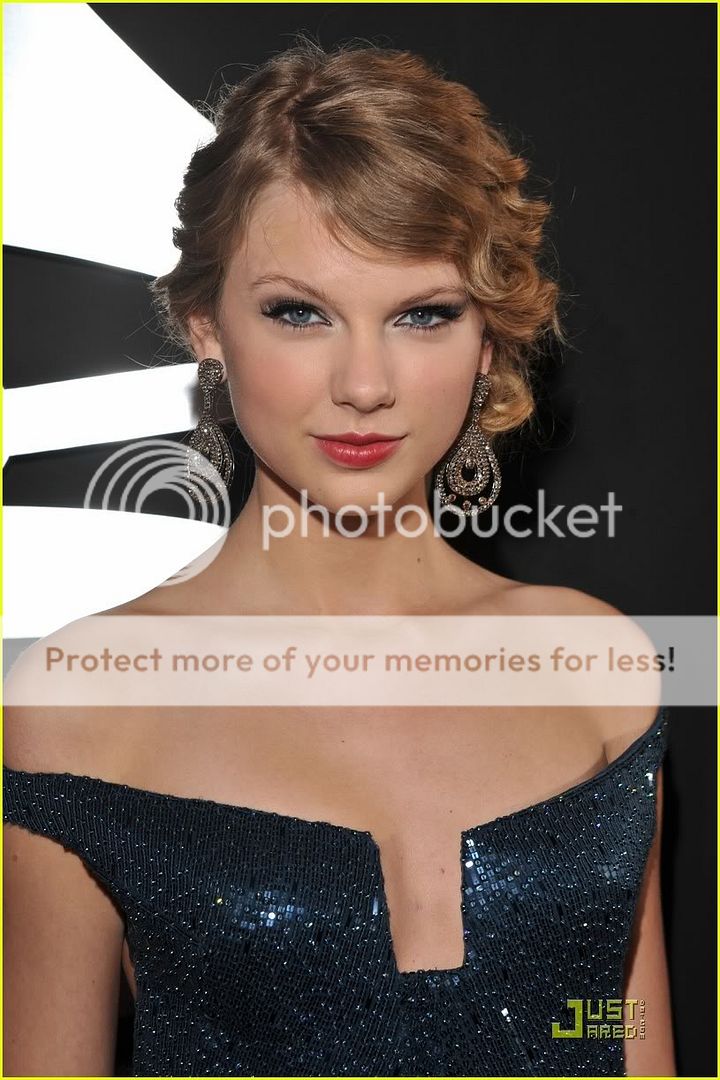 Taylor Swift - Pagina 21 Taylor-swift-2010-grammys-07