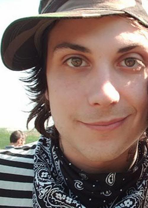 Pics that make you go yummmm! - Page 2 Frank-iero