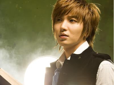 محموعة صور القمر  lee teuk قائد سوبر جونيور Sjeeteuk24