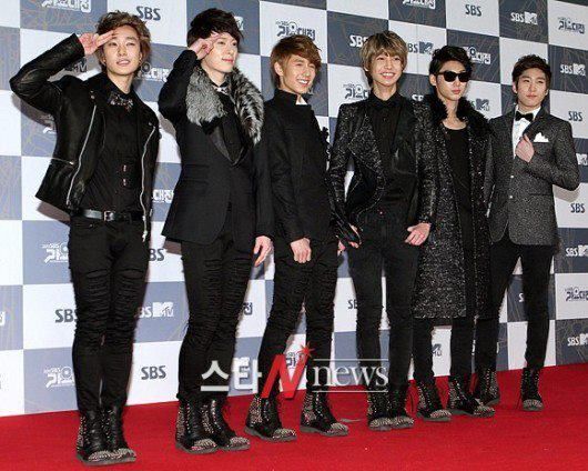 [PICS] Boyfriend @ Gayo Daejun 409098_151458628296861_100002981756828_214124_2095382803_n