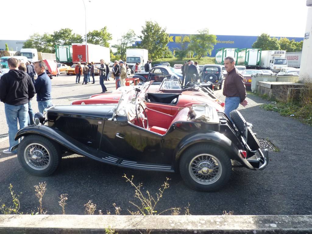 Rassemblement automobile du Marché de Gros de Dijon dep 21 a100m de ikea P1360349_zps46945832