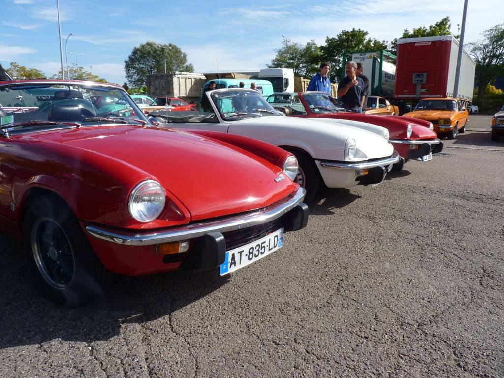 Rassemblement automobile du Marché de Gros de Dijon dep 21 a100m de ikea P1360363_zps4c172463