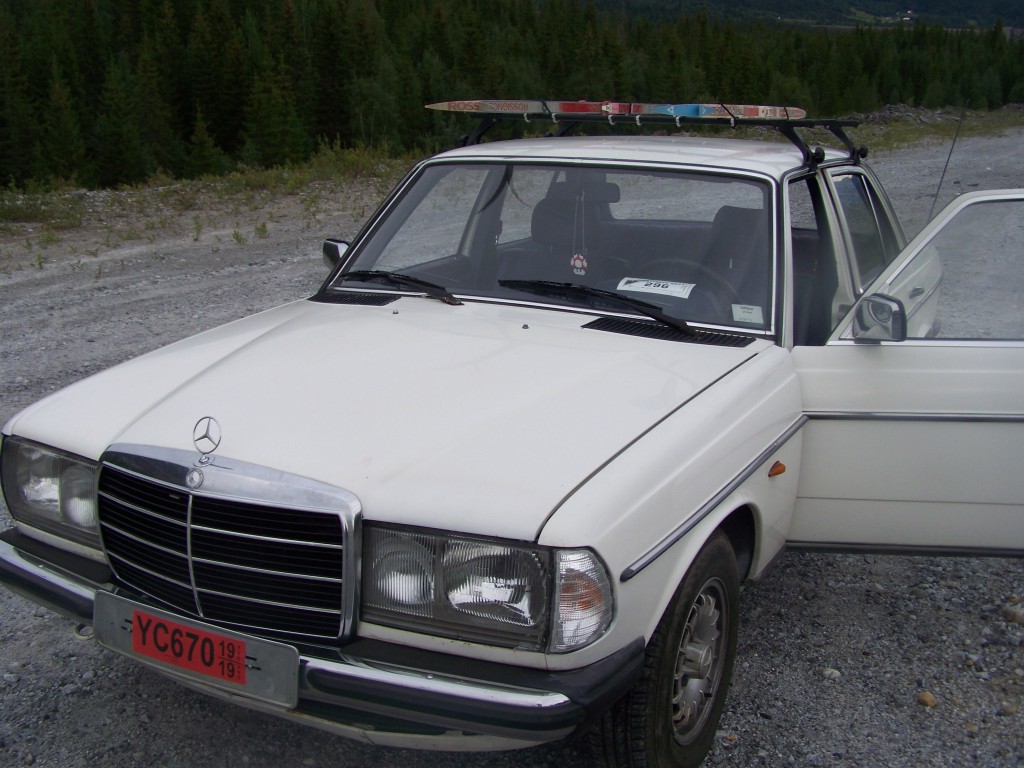 Frisvik's mercedes w123 '82 Bilde539