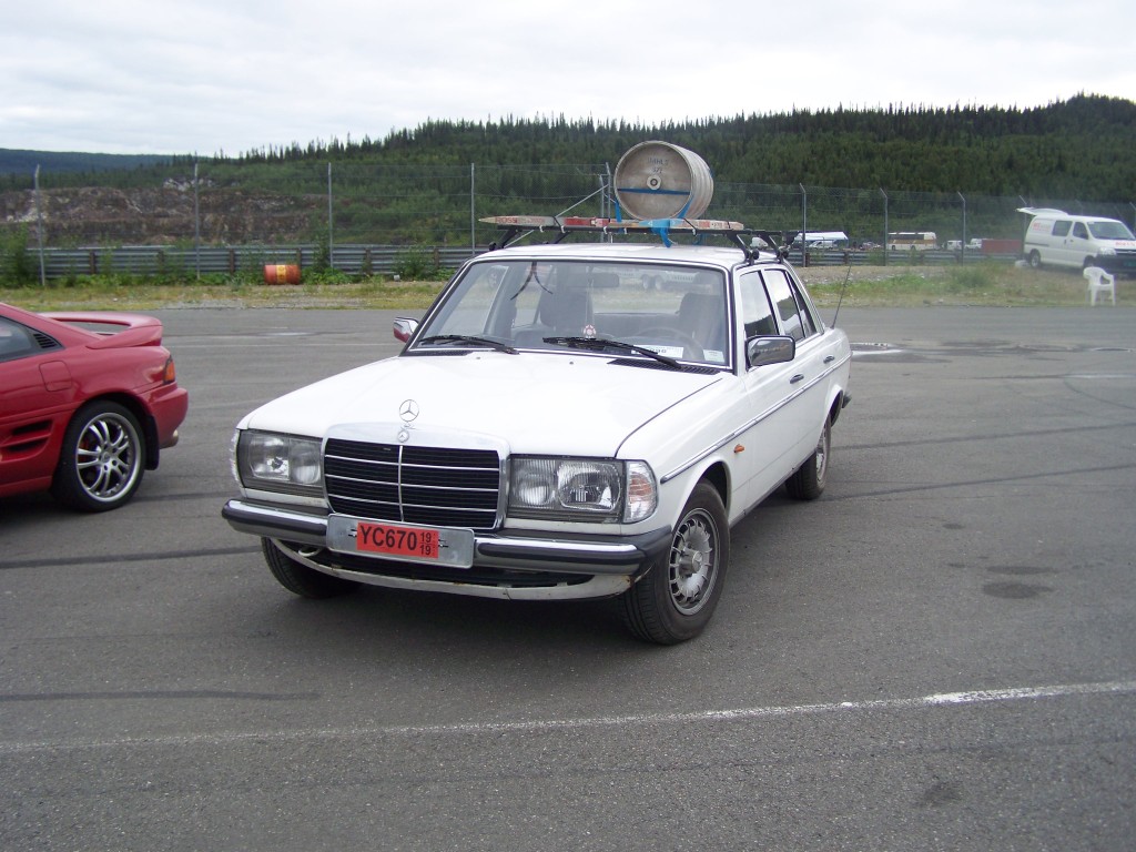 Frisvik's mercedes w123 '82 Bilde541