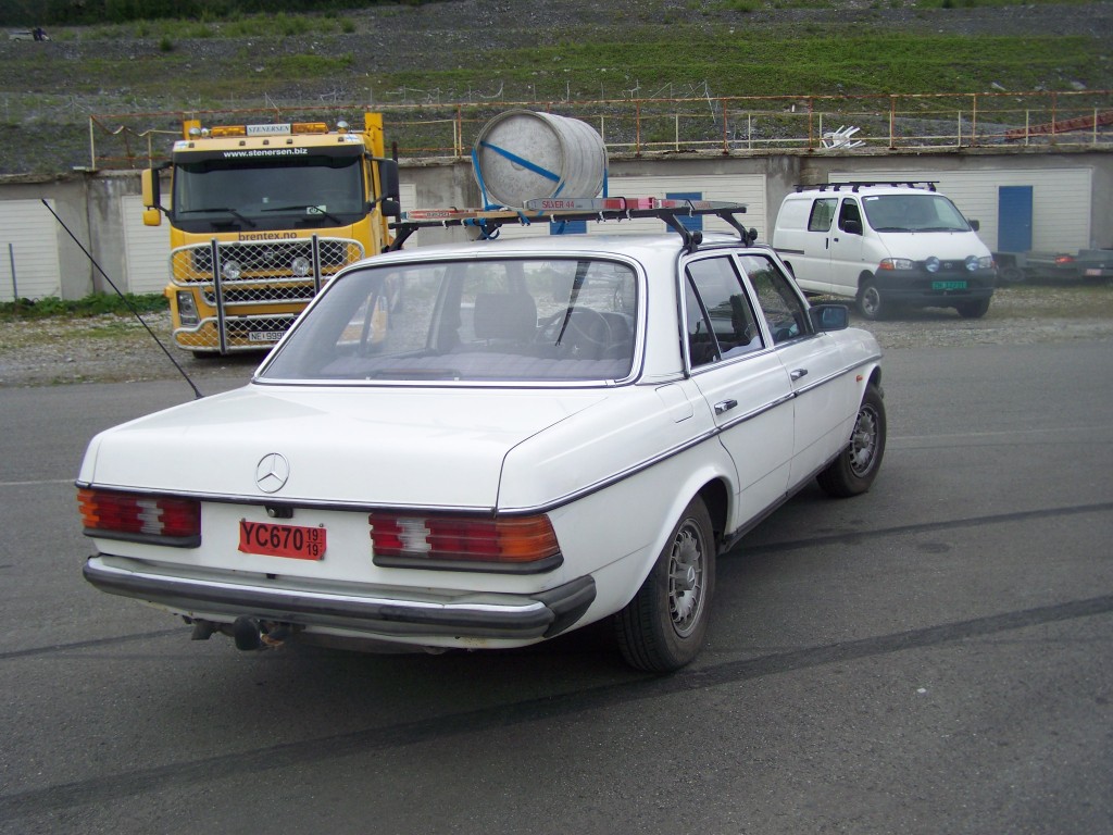 Frisvik's mercedes w123 '82 Bilde542