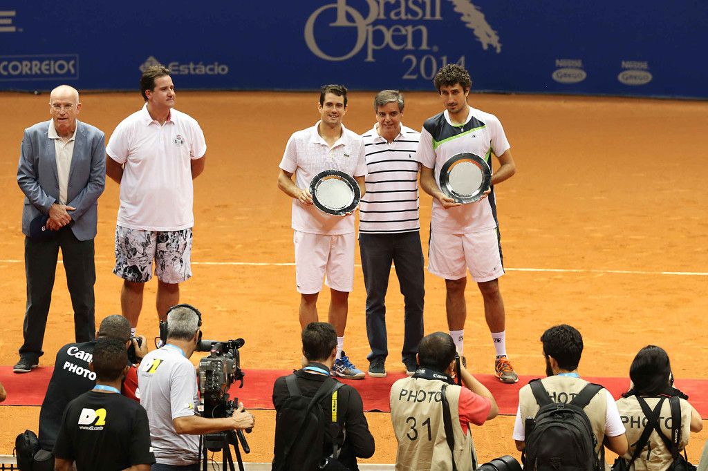 Torneos ganados. Garciacutea-Loacutepez-y-Oswald-con-el-trofeo-1024x682_zps464a471b