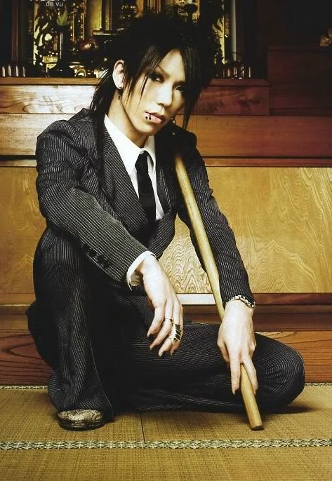 GazettE (Visual kei) - Pgina 12 Aoi4gif