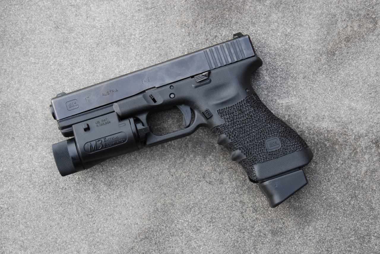 Glock avec grip plus agressif ( âmes sensible s'abstenir ) DSC_1133