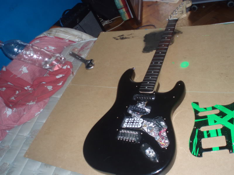 Projecto-Pintura da Pickguard+Shielding P1010270