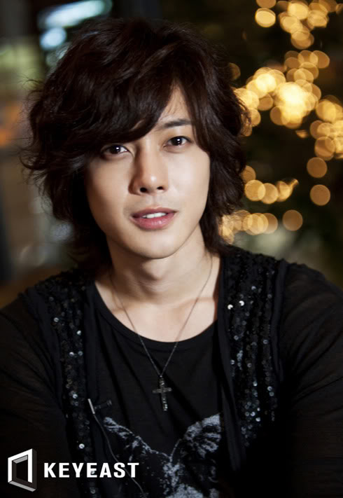 [news] SS501 Kim Hyun Joong firma un exclusivo contrato con la compañía de Bae Yong Joon, Key East 2010062900415_1