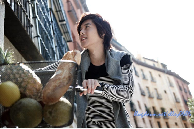 [HJL] Fotos de “READY, ACTION! Kim Hyun Joong in Spain” DVD Screenshot2010-08-05at112247AM