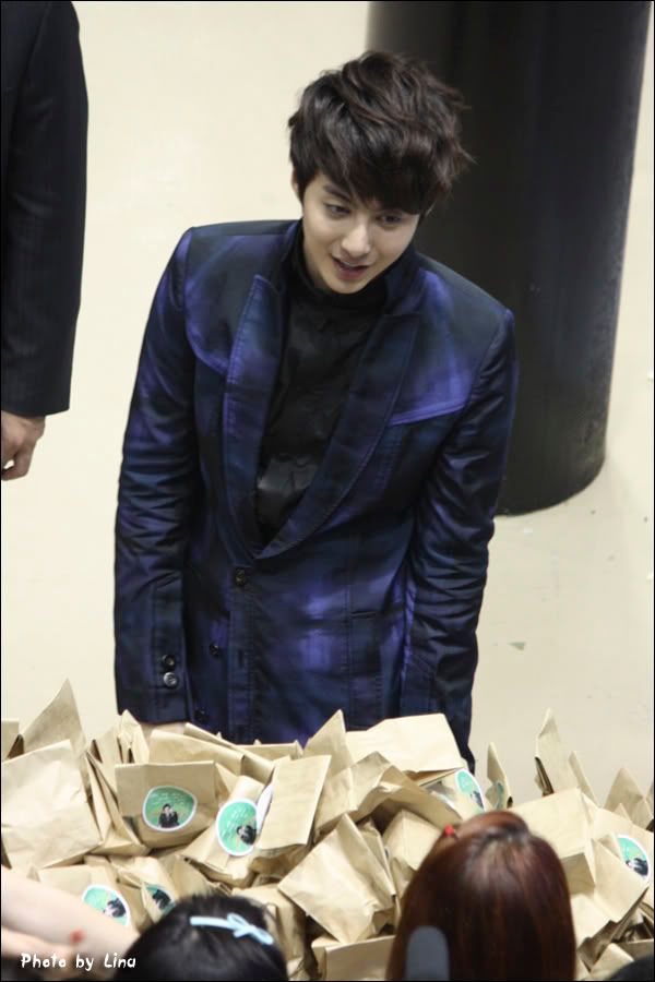 [YS+KJ+JM+HJB] HyungJun 24th birthday party (3) E0028618_4c55929da9c21